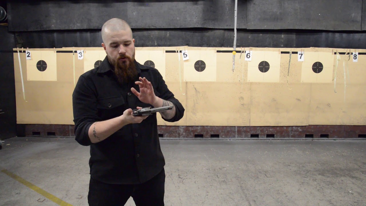 Kaksitoimisen revolverin tyhjentäminen