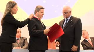 VÍDEO: Governador recebe Medalha do Mérito da Advocacia Geral do Estado