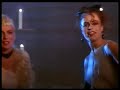 sigo con mi pol�tica de colgar videos in�ditos de uno u otro modo en este tinglado.

en 1985 jimmy sommerville abandon� bronski beat para crear communards, un d�o que a pesar de su ef�mera trayectoria (2 lps en 3 a�os de existencia) dej� huella en las radiof�rmulas y en los cl�nicos recopilatorios ochentosos para los restos de los restos.

tras disolver el grupo emprendi� una discreta carrera en solitario m�s preocupado por sus diversas causas militantes que por el �xito comercial.