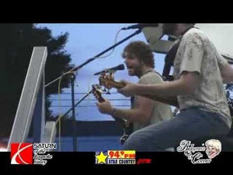 Billy Currington ON-STAGE