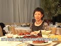 第二届全世界中国菜厨技大赛将于周日正式开赛。香港王牌饮食主持黄丽梅盛赞大赛发扬传统饮食文化，是非常独特的比赛，呼吁厨师们踊跃参加。 性格爽朗活泼的黄丽梅，靠着对传统菜式的尊重，以主持《中国八大名菜》打响名堂，奠定了她在香港亚洲电视一姐的地位。为了解传统菜的正宗做法，她曾经深入到各个名菜发源地求根溯源，发现现代的做法与传统烹饪技艺的差距。 香港饮食主持黄丽梅： 现在的人急功近利，很想做大厨师，很想做什么，或者搞好酱料，一腌就可以煮个菜出来，其实不是，做饮食那个文化这么多年，每一个步骤不容忽视。 主持了八大名菜后，她还有一个未圆的梦。 香港饮食主持黄丽梅： 我曾经构思一个失传的名菜，就希望将以前吃过或者失传的再做出来。 香港饮食主持黄丽梅： 那我想趁他们（老师傅）在生时将他的技术、烹饪技巧、火候、怎样做法写下来或者我拍下来，作为留念一直传下去。 欣闻第二届中国菜厨技大赛即将开始，而且以传统菜式为比赛项目，黄丽梅赞扬大赛非常独特，鼓励厨师们踊跃参赛。 香港饮食主持黄丽梅： 哇，非常之开心，因为我没有见过，暂时我接触的没有哪个电视台、哪个地方去搞这个比赛，希望将这个失传的菜式大家流传下去，我最希望全世界的人看到这个节目，我的呼吁，希望大家踊跃去参加，学多些东西。 新唐人记者梁珍在香港报导。 其他推荐: 2009新唐人电视台全球系列大赛、中国舞、声乐、小提琴、汉服、中国菜、钢琴、武术、油画、摄影competitions.ntdtv.com 视频百科拓展您的视野！ videopedia.us 孝顺儿子全家被抓老父悲伤去世www.eglobalcommunity.com