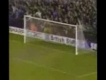 Loco, genio, figura y con un carisma único. Muchos lo recuerdan como un provocador, otros lo recordamos por sus genialidades... Eric Cantona, un francés que dejó su huella en el Manchester United, un verdadero 