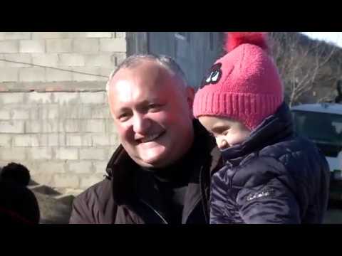 Igor Dodon a vizitat cîteva familii cu mulți copii din raionul Hîncești