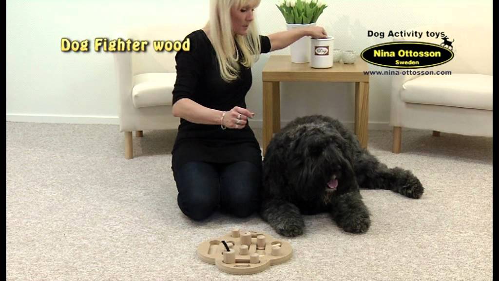 Dog treat Fighter, wood, Nina Ottosson