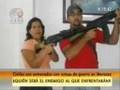 Hugo Chávez Arma a Civiles para Defender su Revolución