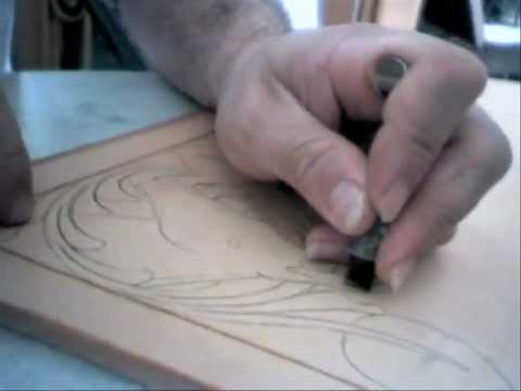 Trasferindo desenho para o couro e recortando.wmv