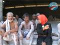 Marwah Daud bersama karyawan pabrik mocal, Pati, Jawa Tengah