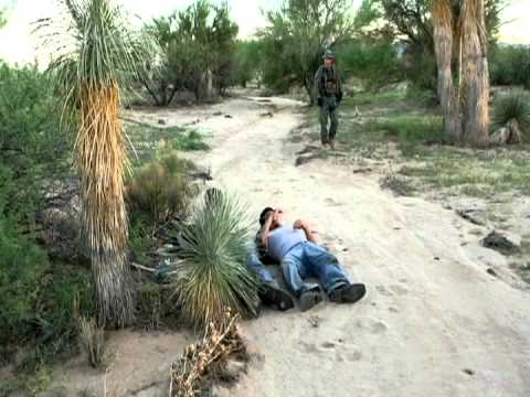 Arizona - Las altas temperaturas en el desierto de Arizona calcinaron a siete inmigrantes que cruzaban la frontera. Otro grupo fue rescatado por la patrulla fronteriza...