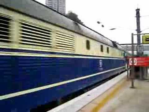 港鐵(前九鐵)不載客往廣州列車駛經沙田(車)站
