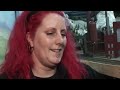 English subtitles availible! Zwei mal im Jahr werden die zwölf Kilometer Modell-Gleis im Miniatur Wunderland gereinigt. Die große Putzaktion wird durch 17 tatkräftige Helfer unterstützt, damit die Schienen so schnell wie möglich wieder glänzen. Mehr zum Thema: www.miniatur-wunderland.de