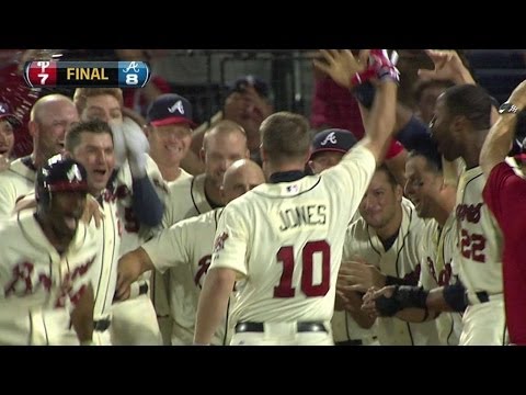 Video: PHI@ATL: Chipper wins it with two-out walk-off homer