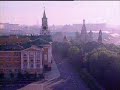 record of the Russian national anthem shown on TV (Channel One - Pervyj Kanal). According to § 4 of the federal constitutional law about the national anthem of Russian Federation:ФЕДЕРАЛЬНЫЙ КОНСТИТУЦИОННЫЙ ЗАКОН РОССИЙСКОЙ ФЕДЕРАЦИИ О Государственном гимне Российской Федерации:... Статья 4. Государственный гимн Российской Федерации транслируется государственными телевизионными и радиовещательными компаниями:ежедневно - перед началом и по окончании вещания, а при круглосуточном вещании - в 6 часов и в 24 часа по местному времени;в новогоднюю ночь - после трансляции боя часов на Спасской башне Московского Кремля в 24 часа по местному времени.Россия — священная наша держава,Россия — любимая наша страна.Могучая воля, великая слава —Твое достоянье на все времена! Славься, Отечество наше свободное,Братских народов союз вековой,Предками данная мудрость народная!Славься, страна! Мы гордимся тобой! От южных морей до полярного краяРаскинулись наши леса и поля.Одна ты на свете! Одна ты такая —Хранимая Богом родная земля!Славься, Отечество наше свободное,Братских народов союз вековой,Предками данная мудрость народная!Славься, страна! Мы гордимся тобой!Широкий простор для мечты и для жизниГрядущие нам открывают года.Нам силу дает наша верность Отчизне.Так было, так есть и так будет всегда!Славься, Отечество наше свободное,Братских народов союз вековой,Предками данная мудрость народная!Славься, страна! Мы гордимся тобой!