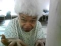 nenek+comel+menyanyi.flv