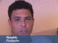 videos de Ronaldo and Zidane play it out against poverty