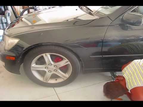 Lexus IS300 Replacing front brake pads part1