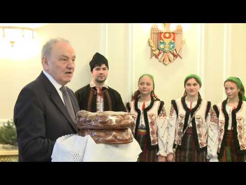 Președintele Timofti a primit grupuri de colindători