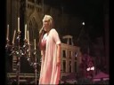 willeke alberti zingt op 31 juli 2008 op de gay pride in amersfoort. (deel 1) liedjes: ik ben ik, maar vanavond, de glimlach van een kind, medley (oude liedjes). gefilmd door hans de haas. met dank aan willeke alberti en lisette kreijger!