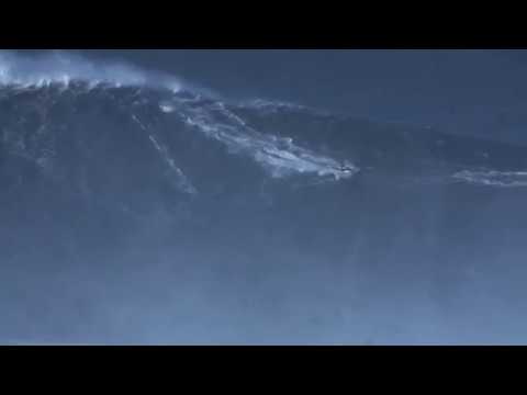 Koxa bate na nazaré o record de maior onda surfada de sempre