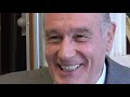printemps 2012. la france se pr�pare � �lire un nouveau pr�sident. comment jacques chirac, retir� depuis cinq ans du pouvoir, va-t-il s'inviter dans la campa...