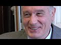 printemps 2012. la france se pr�pare � �lire un nouveau pr�sident. comment jacques chirac, retir� depuis cinq ans du pouvoir, va-t-il s'inviter dans la campa...