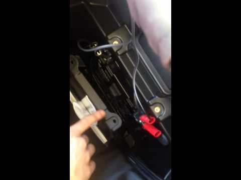 how to change battery on can am spyder