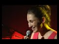 Ben hayatımda bu kadar tiz ses duymadım, yuh arkadaş nasıl çıkarıyosun sen o sesi yahu. Kırılacak incelikten. http://www.youtube.com/watch?v=ANXC71F85lc&feature=related