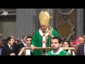 Raw Video: Aging Pope Uses Wheeled Platform