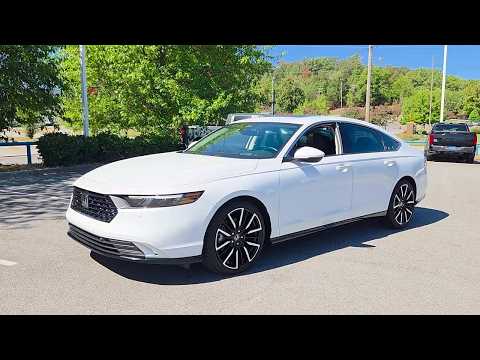 Used 2025 Platinum White Pearl Honda TOURING image 1
