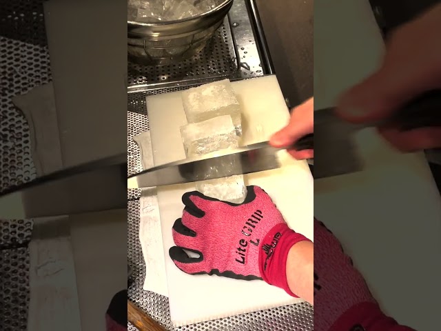 How to make ice cubes for the Japanese bar in cold winter / バー氷仕込み キューブアイスの作り方 真冬の営業前ルーティン