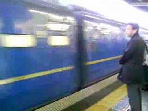 大阪駅 朝７時２４分 寝台特急あけぼの・なは 発車