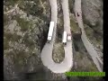 Chequen esta carretera incomoda, demaciado estrecha con esas cruvas tan pronunciadas.