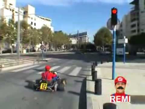 「フランスのレミおじさんのリアル実写版マリオカート【レミカート】[REMI KART]がおもろすぎるｗｗ」のイメージ
