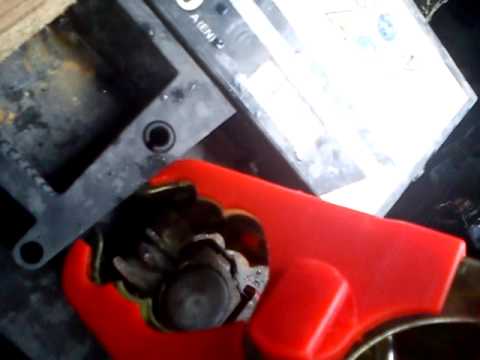 how to attach jump leads to a car battery