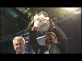 Eklat bei der Mitgliederversammlung des Zweitligisten Karlsruher SC: Als Torwart-Titan Oliver Kahn ans Mikrofon schritt, um Stimmung für seinen Vater, den Präsidentschaftskandidaten Rolf Kahn, zu machen, eskalierte die Situation in der Halle. Kahn sagte mit unüberhörbar schwerer Zunge 