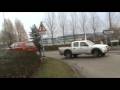 videos de Sparky and Gillies find a car stuck in a bush
