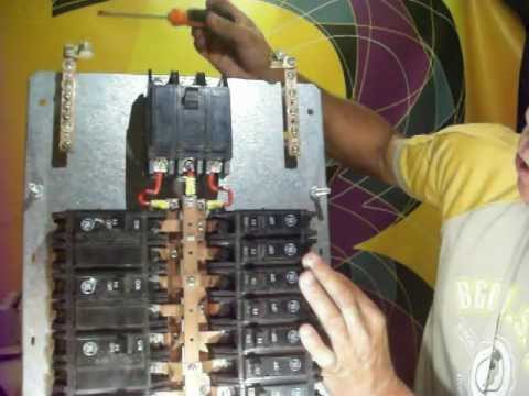 26. ELETRICIDADE - INSTALAÇÃO DE QUADRO DE DISTRIBUIÇÃO DE CIRCUITOS TRIFÁSICO - 1º