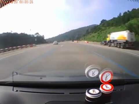 soccer032657 - dangerous driver MISS KIM...사고 날뻔한 영상 편집본.