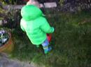 Hij is net 1 jaar en kan nu al voetballen! Hij is net 1 jaar en kan nu al voetballen!