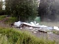 Autolla asuntovaunusta läpi