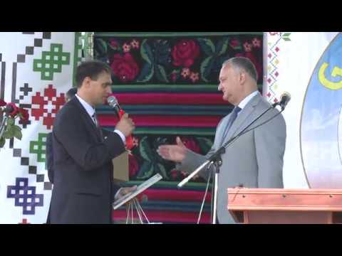 Президент страны совершает поездку в южном регионе Молдовы