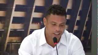 VÍDEO: Entrevista coletiva do ex-jogador Ronaldo durante visita ao Mineirão