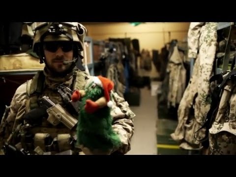 kunduz - Eddy is a singing and dancing Christmas tree. He has traveled through half Afghanistan. He should convey regards from all soldiers. Hallo liebe Community. Wi...