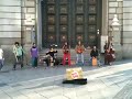 Cantadores en la plaza cataluña.