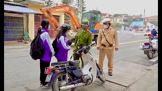 Công an thành phố Uông Bí tăng cường xử lý học sinh vi phạm ATGT khi điều khiển phương tiện mô tô, xe máy đến trường