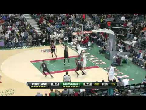 JJ Hickson denies Ekpe Udoh’s dunk attempt