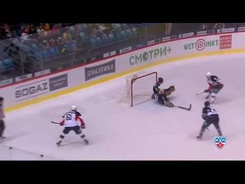 Barry Brust makes unbelievable Hasek-style save / Барри Браст прислал заявку на сэй
