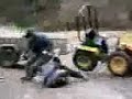 Kremanci prevrcu traktor