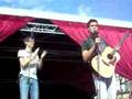 Nick en Simon met diamanten ringen