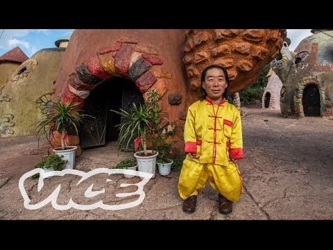 kingdom - Click here to watch now: http://www.vice.com/the-vice-guide-to-travel/kingdom-of-the-little-people In a land far, far away, love flourishes in a kingdom quit...