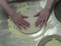 videos de How To Hand Slap Pizza Crust